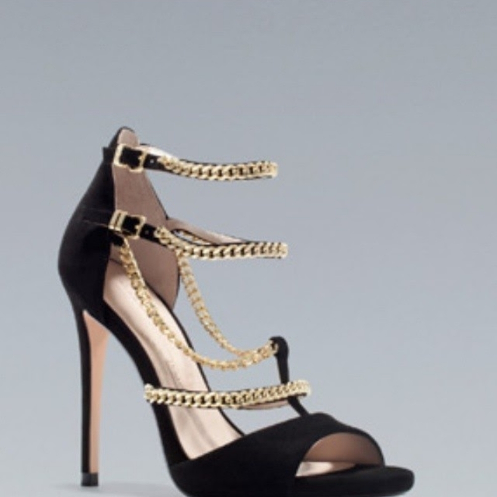 Zara black and gold chain pump